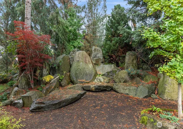 Photo 3 of Sale Pending at 3007 S Court St, Seattle, WA 98144 | MLS# NWM2453701 | Listing updated on 2026-09-28