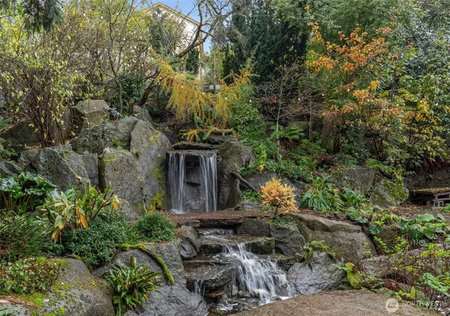 Photo 3 of Sale Pending at 3007 S Court St, Seattle, WA 98144 | MLS# NWM2453701 | Listing updated on 2026-09-28