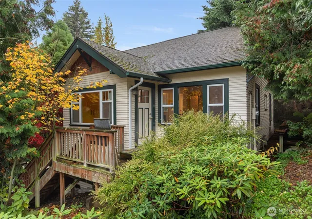 Photo 4 of Sale Pending at 3007 S Court St, Seattle, WA 98144 | MLS# NWM2453701 | Listing updated on 2026-09-28