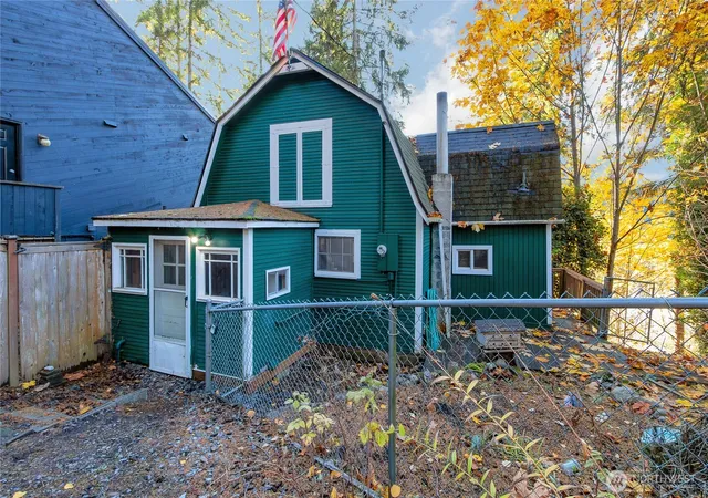 Photo 1 of Single family home for sale at 40424 Ski Park Rd E, Eatonville, WA 98328 | MLS# NWM2454648 | Listing updated on 2026-09-17