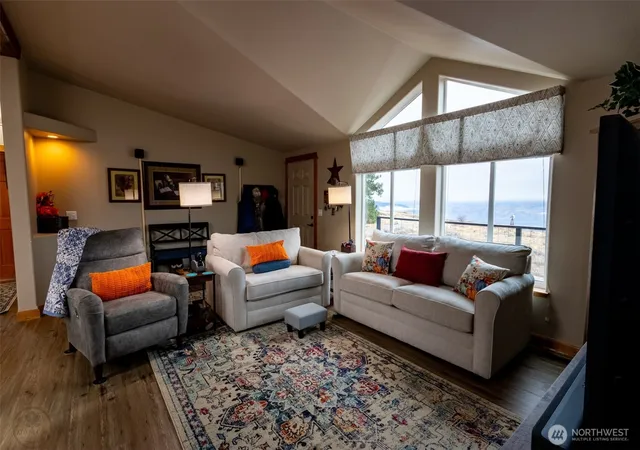 Photo 3 of Manufactured home for sale at 182 Point Dr, Oroville, WA 98844 | MLS# NWM2454947 | Listing updated on 2026-09-17