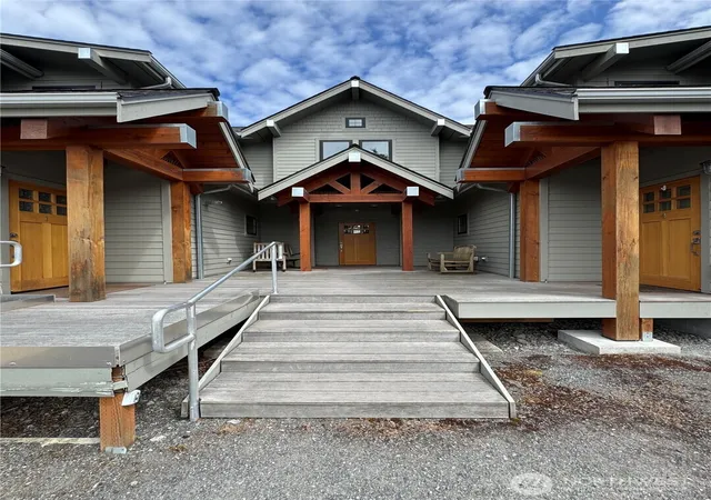 Photo 2 of Condo for sale at 452 Pine St, Eastsound, WA 98245 | MLS# NWM2455459 | Listing updated on 2026-09-17