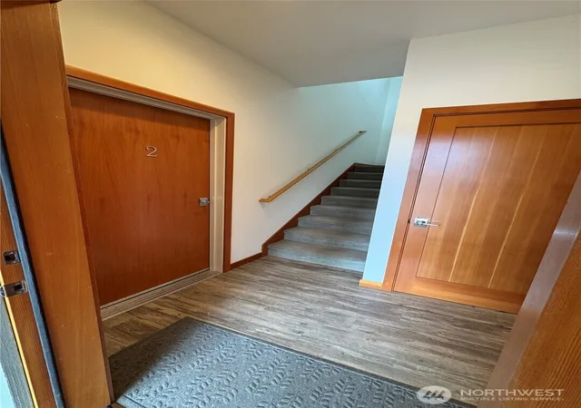 Photo 4 of Condo for sale at 452 Pine St, Eastsound, WA 98245 | MLS# NWM2455459 | Listing updated on 2026-09-17