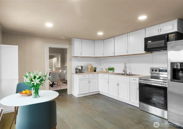 Photo 3 of Sale Pending at 801 Southwest Blvd, Aberdeen, WA 98520 | MLS# NWM2455479 | Listing updated on 2026-09-23