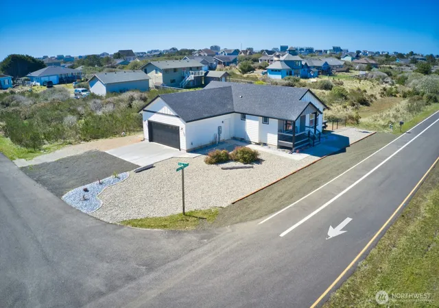 Photo 3 of Single family home for sale at 400 Malibu St Sw, Ocean Shores, WA 98569 | MLS# NWM2455577 | Listing updated on 2026-09-30