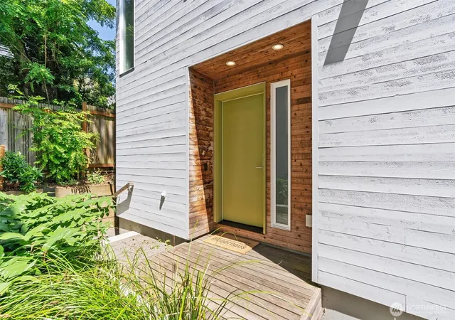 Photo 3 of Townhouse for sale at 3642 A Interlake Ave N, Seattle, WA 98103 | MLS# NWM2455655 | Listing updated on 2026-10-01