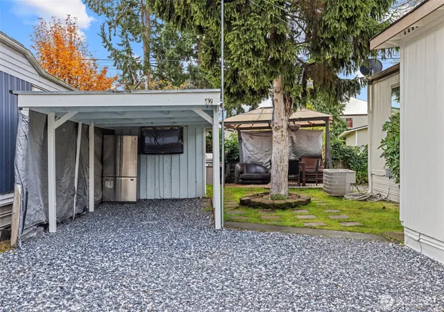 Photo 2 of Manufactured home for sale at 10302 Lakeview Ave Sw #42, Lakewood, WA 98499 | MLS# NWM2455778 | Listing updated on 2026-09-17