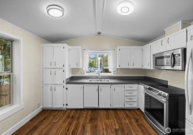 Photo 4 of Manufactured home for sale at 10302 Lakeview Ave SW #42, Lakewood, WA 98499 | MLS# NWM2455778 | Listing updated on 2026-09-17