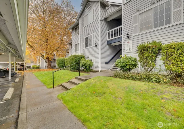 Condo for sale at 7453 Newcastle Golf Clb Rd #F203, Newcastle, WA 98059 | MLS# NWM2455833