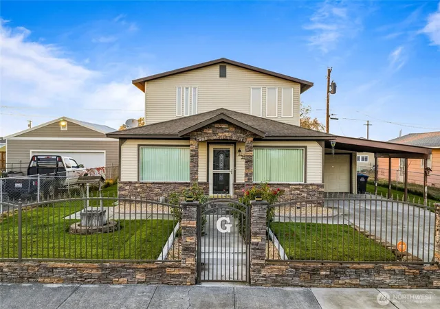 Photo 1 of Single family home for sale at 2208 W Spruce, Moses Lake, WA 98837 | MLS# NWM2455967 | Listing updated on 2026-09-26