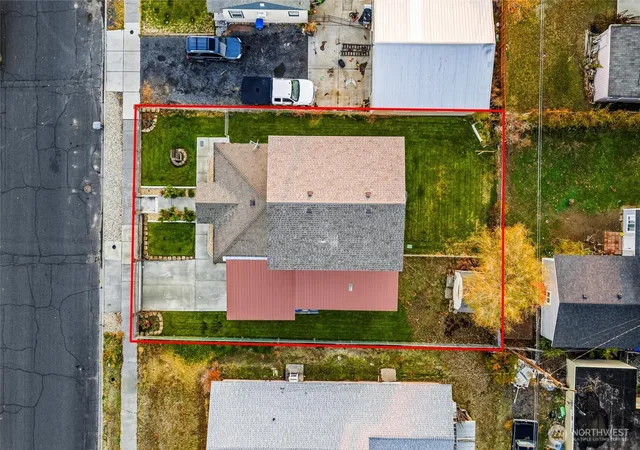 Photo 3 of Single family home for sale at 2208 W Spruce, Moses Lake, WA 98837 | MLS# NWM2455967 | Listing updated on 2026-09-26
