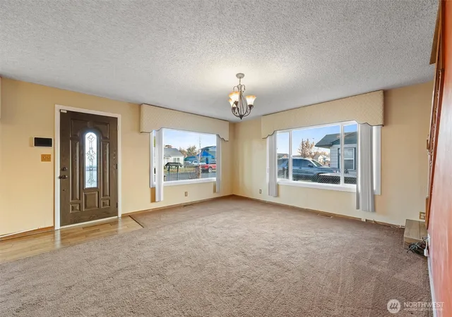 Photo 4 of Single family home for sale at 2208 W Spruce, Moses Lake, WA 98837 | MLS# NWM2455967 | Listing updated on 2026-09-26