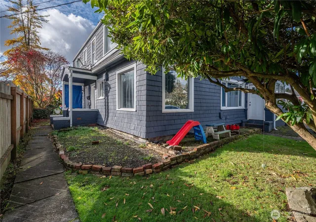 Photo 3 of Multi family home for sale at 409 N M St, Aberdeen, WA 98520 | MLS# NWM2456376 | Listing updated on 2026-09-17