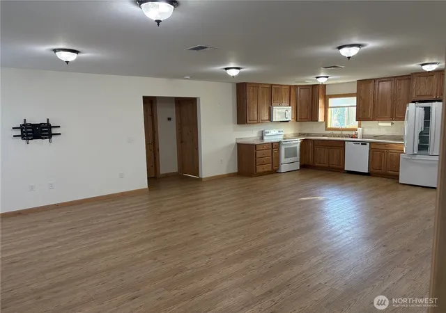 Photo 3 of Single family home for sale at 5 Red Apple Dr, Omak, WA 98841 | MLS# NWM2456532 | Listing updated on 2026-09-23