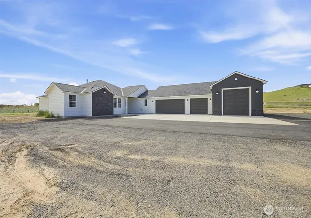 Photo 2 of Single family home for sale at 29183 Mammoth Dr, Kennewick, WA 99338 | MLS# NWM2456622 | Listing updated on 2026-09-23