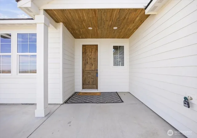Photo 3 of Single family home for sale at 29183 Mammoth Dr, Kennewick, WA 99338 | MLS# NWM2456622 | Listing updated on 2026-09-23