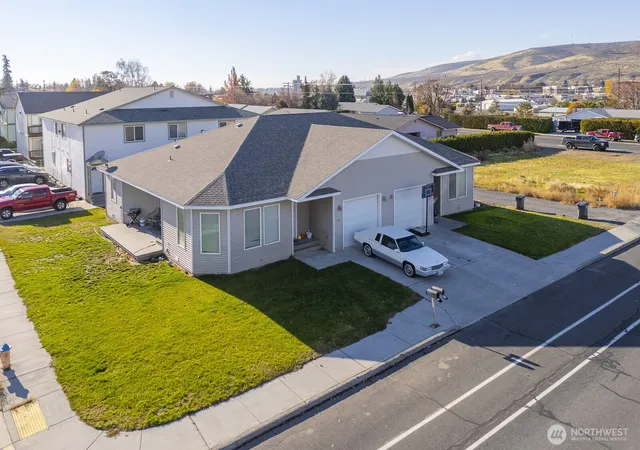 Photo 3 of Sale Pending at 410 Ne 412 3rd Avenue, Ephrata, WA 98823 | MLS# NWM2457401 | Listing updated on 2026-09-22