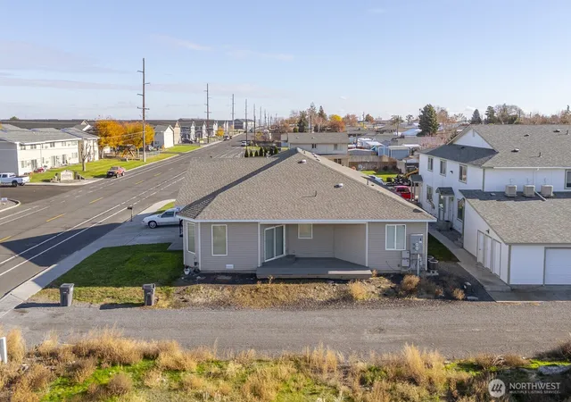 Photo 4 of Sale Pending at 410 NE 412 3rd Avenue, Ephrata, WA 98823 | MLS# NWM2457401 | Listing updated on 2026-09-22