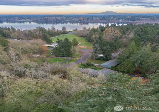 Photo 4 of Sale Pending at 7609 Lakeside St SW, Olympia, WA 98512 | MLS# NWM2457644 | Listing updated on 2026-09-23