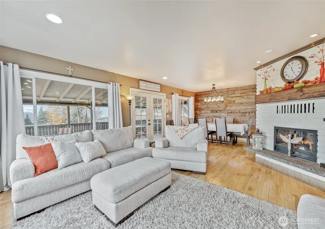 Photo 2 of Single family home for sale at 809 N Kenroy Ter, East Wenatchee, WA 98802 | MLS# NWM2459085 | Listing updated on 2026-09-30