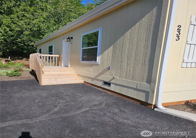Photo 2 of Manufactured home for sale at 31108 3rd Avenue #233, Black Diamond, WA 98010 | MLS# NWM2459255 | Listing updated on 2026-09-17