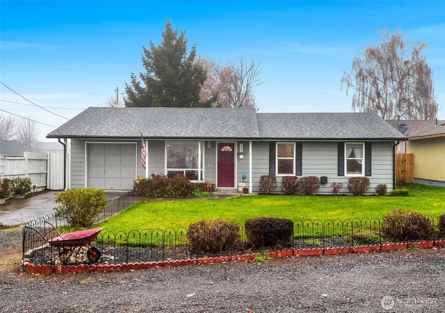 Photo 2 of Single family home for sale at 326 W 8th Street, Warden, WA 98857 | MLS# NWM2459671 | Listing updated on 2026-09-17