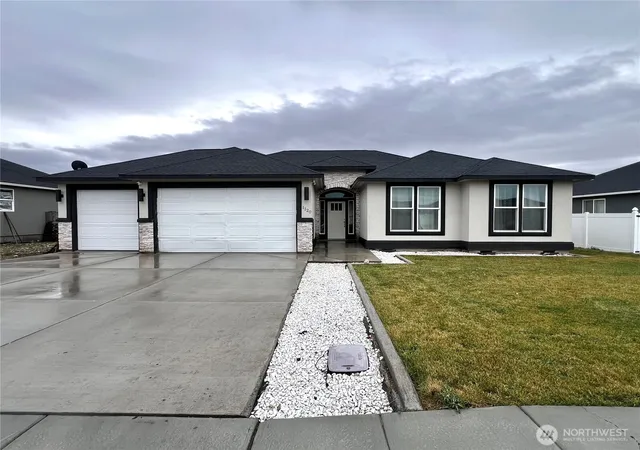 Photo 1 of Single family home for sale at 1120 E Mt Adams St, Othello, WA 99344 | MLS# NWM2459827 | Listing updated on 2026-09-28