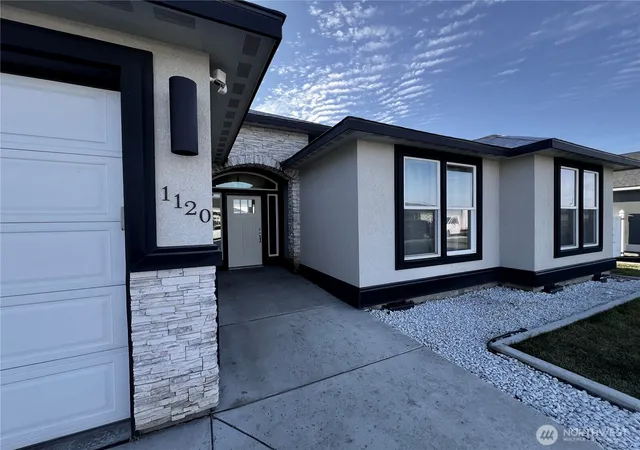 Photo 2 of Single family home for sale at 1120 E Mt Adams St, Othello, WA 99344 | MLS# NWM2459827 | Listing updated on 2026-09-28