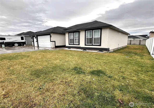 Photo 3 of Single family home for sale at 1120 E Mt Adams St, Othello, WA 99344 | MLS# NWM2459827 | Listing updated on 2026-09-28