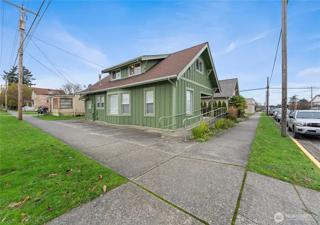 Photo 2 of Single family home for sale at 520 Over Ave, Anacortes, WA 98221 | MLS# NWM2460522 | Listing updated on 2026-09-17