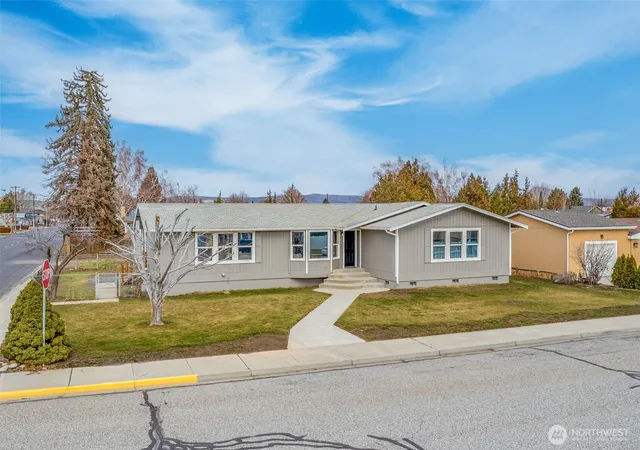 Photo 2 of Single family home for sale at 227 Over St Sw, Quincy, WA 98848 | MLS# NWM2460683 | Listing updated on 2026-09-17