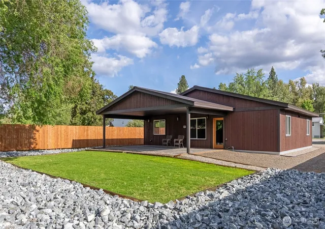 Photo 4 of Single family home for sale at 1110 Riverside Ave, Twisp, WA 98856 | MLS# NWM2461169 | Listing updated on 2026-09-17