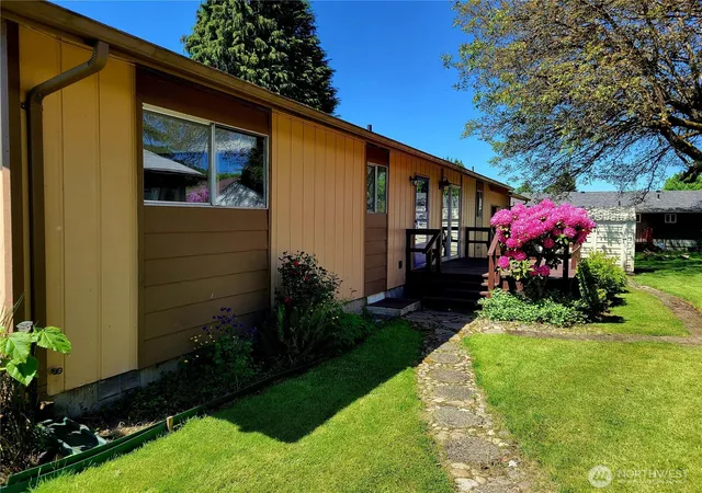 Photo 3 of Single family home for sale at 300 Maple St, Toledo, WA 98591 | MLS# NWM2461625 | Listing updated on 2026-10-02