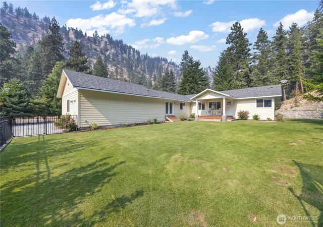 Photo 1 of Single family home for sale at 4621 Navarre Coulee Rd, Chelan, WA 98816 | MLS# NWM2462855 | Listing updated on 2026-09-17