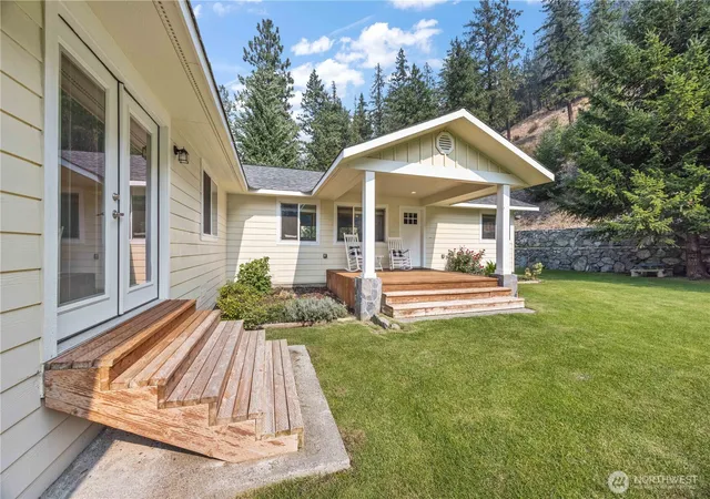 Photo 2 of Single family home for sale at 4621 Navarre Coulee Rd, Chelan, WA 98816 | MLS# NWM2462855 | Listing updated on 2026-09-17