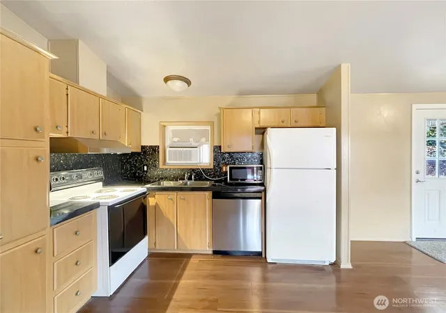 Photo 3 of Manufactured home for sale at 1965 Westside Hwy #97, Kelso, WA 98626 | MLS# NWM2463457 | Listing updated on 2026-09-17