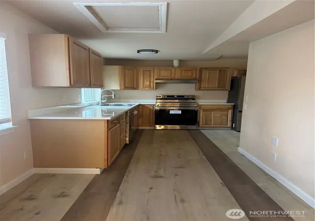 Photo 4 of Sale Pending at 1833 Eastside St SE, Olympia, WA 98501 | MLS# NWM2463974 | Listing updated on 2026-09-26