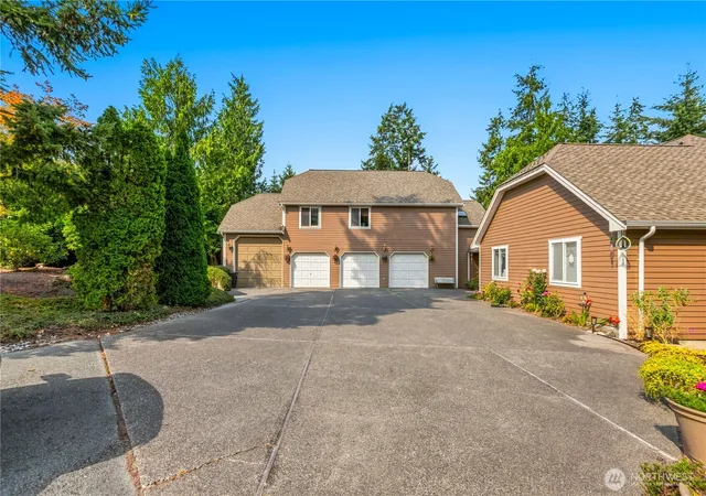 Photo 4 of Single family home for sale at 3836 Bay Ln, Anacortes, WA 98221 | MLS# NWM2464581 | Listing updated on 2026-09-17