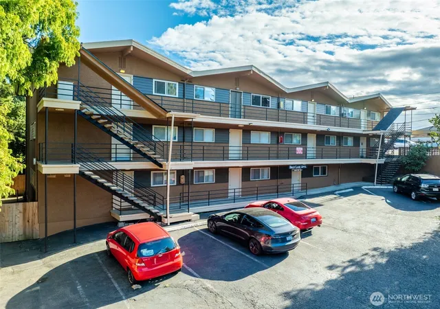 Photo 4 of Multi family home for sale at 1017 SW 154th Street, Burien, WA 98166 | MLS# NWM2464787 | Listing updated on 2026-09-17