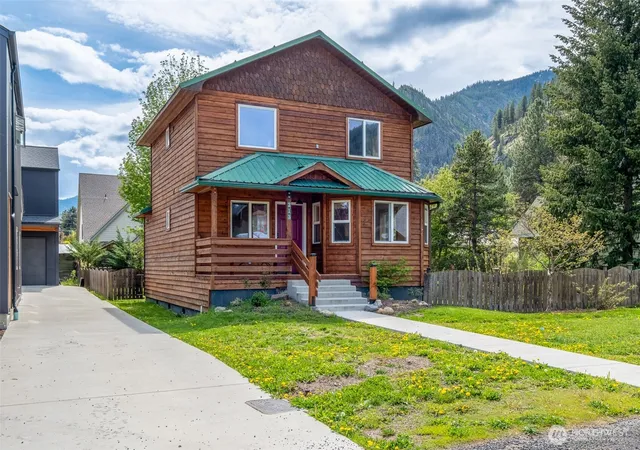 Photo 3 of Single family home for sale at 213 Park, Leavenworth, WA 98826 | MLS# NWM2464935 | Listing updated on 2026-09-17