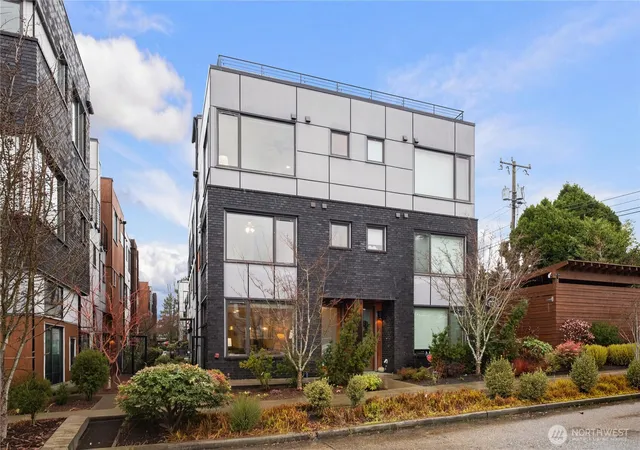 Photo 2 of Townhouse for sale at 4272 Sw Bradford St, Seattle, WA 98116 | MLS# NWM2465110 | Listing updated on 2026-09-17