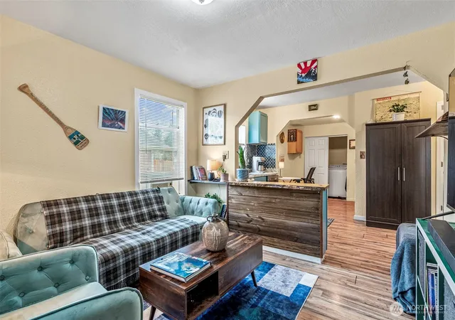 Photo 4 of Single family home for sale at 268 25th Avenue, Longview, WA 98632 | MLS# NWM2465146 | Listing updated on 2026-09-17