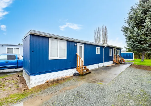 Manufactured home for sale at 20420 Lafayette Rd #11, Burlington, WA 98233 | MLS# NWM2465302