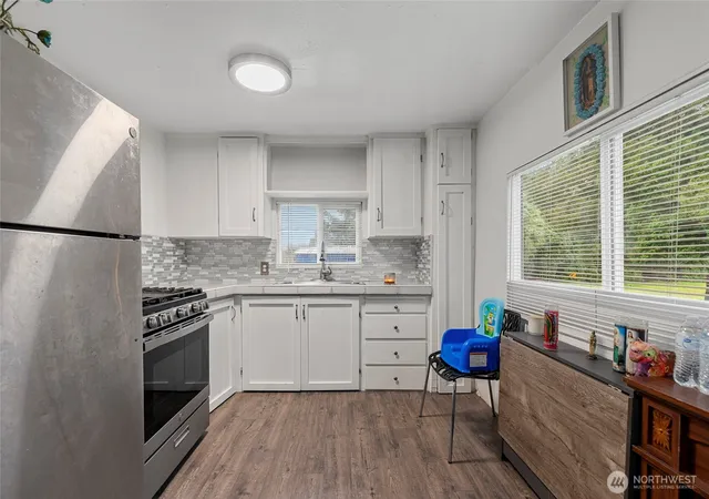 Photo 2 of Manufactured home for sale at 20420 Lafayette Rd #11, Burlington, WA 98233 | MLS# NWM2465302 | Listing updated on 2026-09-30