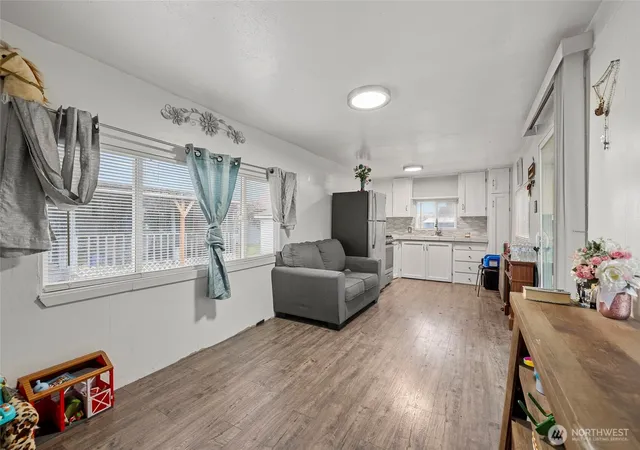 Photo 4 of Manufactured home for sale at 20420 Lafayette Rd #11, Burlington, WA 98233 | MLS# NWM2465302 | Listing updated on 2026-09-30