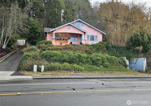 Photo 2 of Single family home for sale at 1130 E Bay Dr Ne, Olympia, WA 98506 | MLS# NWM2465525 | Listing updated on 2026-10-03