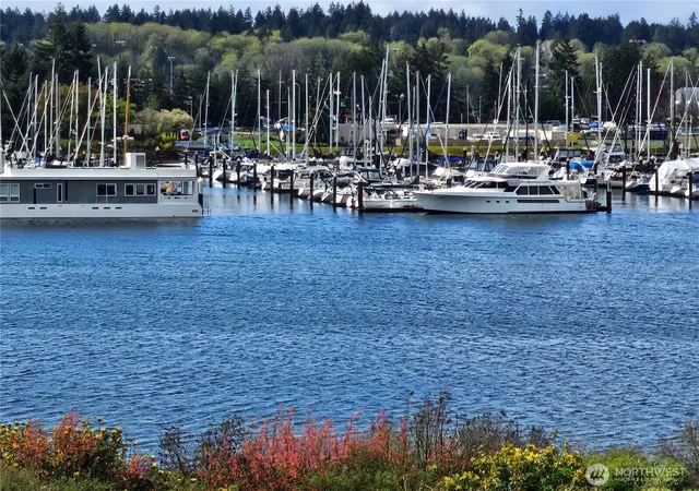 Photo 3 of Single family home for sale at 1130 E Bay Dr Ne, Olympia, WA 98506 | MLS# NWM2465525 | Listing updated on 2026-10-03