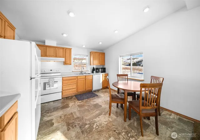 Photo 4 of Manufactured home for sale at 565 Boyd Loop Rd, Manson, WA 98831 | MLS# NWM2465825 | Listing updated on 2026-09-17