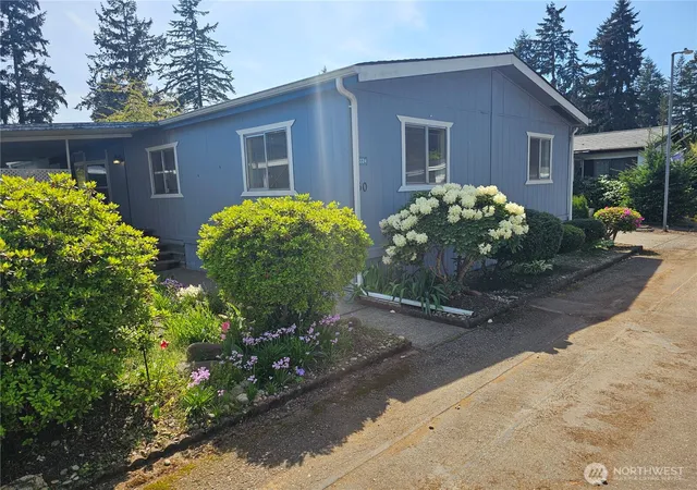Photo 2 of Manufactured home for sale at 11224 124th Street Ct E #60, Puyallup, WA 98374 | MLS# NWM2465846 | Listing updated on 2026-09-17
