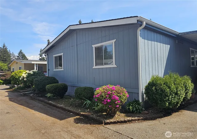 Photo 3 of Manufactured home for sale at 11224 124th Street Ct E #60, Puyallup, WA 98374 | MLS# NWM2465846 | Listing updated on 2026-09-17